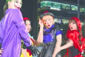 中国美女随韩团万圣节街头快闪！僵尸造型凸显中国风视频封面
