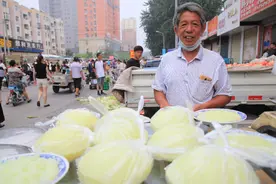 河南大叔卖传统美食，传承了3代，有上百年的历史，当地人抢着吃图片