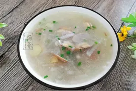 秋冬季，用这油蛤萝卜煲汤最养人，清爽甘甜不油腻，比喝骨头汤强图片