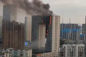 大连一高层失火，为何外墙保温材料这么难扑救，仍在不断使用？图片
