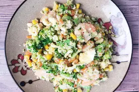 没有米饭的虾仁花菜减脂炒饭，10分钟就可以做好，营养又美味图片