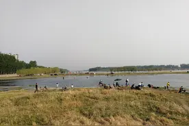 你来潮白河的这里钓过鱼吗？节假日，北三县这里的垂钓者人山人海图片