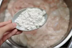 洗大肠，有人加盐有人加醋？教你正确方法，20分钟洗净，不腥臭图片