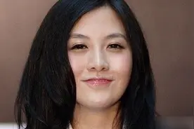 又一地产富豪要跑？将股权悄悄转赠外籍女儿，高达500亿是何用意图片