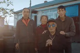 这部纪录片镜头下的东北人，把我看得热泪盈眶了图片