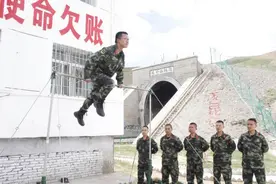 重走天路看变迁丨跟着90后温州战士 去海拔4868米无人区哨所执勤图片