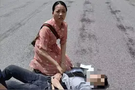 车祸现场口腔科女医生挺身而出，远程连线专业救治争取黄金时间图片