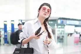 安以轩应该是史上最强辣妈！俩孩子的妈了还细胳膊细腿的，厉害了图片