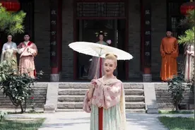 外国也有“汉服热”，当外国人穿上中国汉服，像是胡人，很惊艳图片