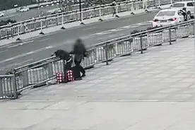 兄弟俩喝酒两次错过高铁，醉酒哥哥怒打醉酒弟弟，网友：不是兄弟不聚头啊图片