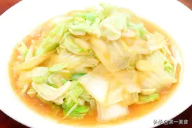 炒大白菜时，不要直接下锅！多加这1步，白菜又香又脆、还不出水图片