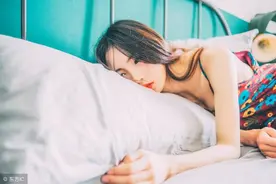 小说：钱懿臻生三胞胎，取名：拥军，爱军，强军。图片