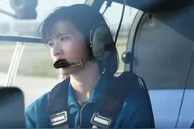 中国陆军航空兵培训女飞行员，使用一款外国飞机，机龄高达32年图片