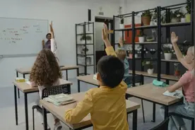 教育，就是一场“骗局”:“骗”完这个不想上学的男孩，她笑了图片