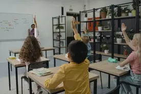 教育，就是一场“骗局”:“骗”完这个不想上学的男孩，她笑了图片