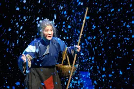 重读《祝福》：谁杀死了祥林嫂？鲁镇的人虽然无辜，但全是凶手图片