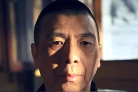 冯小刚开三百万的豪车看瘫痪的母亲姐姐：能不能帮我在剧组找个活图片