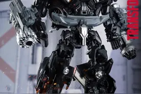 「变形金刚 - Hasbro」 SS14 铁皮 V级 1/2图片