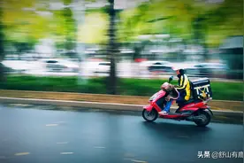 一位50岁高管的感慨，沦为外卖员后，我感觉这一生就像白活图片
