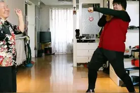 舞动吧，大叔！沈阳胖大叔每日一舞收获千万浏览量，还引来乘风破浪的姐姐来围观图片