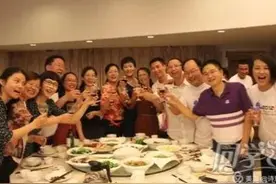 同学聚会酒一杯图片