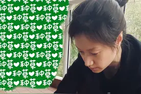 朱亚文老婆沈佳妮晒近照，开发种花新技能，素颜出镜被赞自然女神图片