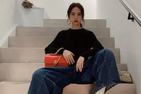 35岁杨丞琳太瘦了！这条牛仔裤我穿是修身的，她穿却像是半身裙图片