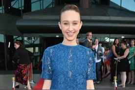 好莱坞90后女星16岁出道 演绎惊悚片的阳光小美女图片