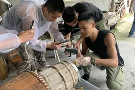 始于颜值，终于诚信，丽水三帅哥大山里玩直播，去年野生蜂蜜销售额1600万图片
