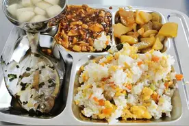 学校教职工食堂的饭菜怎么样？我们一起来看看吧！图片