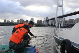 武警上海总队全力做好抢险救援图片