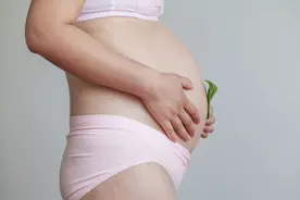 孕妇这些事情做太多，羊水会变得很“浑浊”，或影响胎儿正常呼吸图片