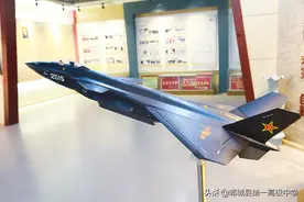 郸城一高1997届校友孙孟方李臻向母校捐赠歼-20战机模型和现金图片