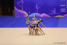 【图集】少女与艺术体操 少体校训练掠影图片