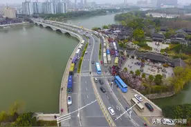 江苏泰州：高速上这样开车，就是“自杀”！图片