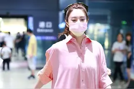 上身饱满的女人别穿太宽松，张雨绮这造型，看着就有点增肥了图片