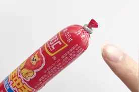原来火腿肠金属环下藏着个“小机关”，往下一拉完整打开，真实用视频封面