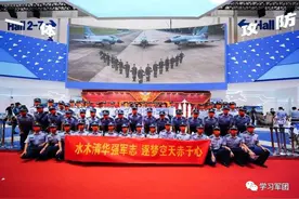 清华遇上“空军蓝”！“双学籍”飞行学员逐梦蓝天图片