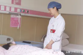 同房也有风险？女子半夜腹痛晕倒在厕所：只因“啪啪”太用力，卵巢出现破裂口图片