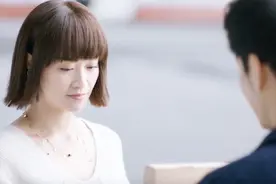 《原来你还在这里》李程彬原声出演下苦工 “审阅夫妇”甜虐开撩视频封面