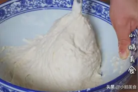 懒人搅面馅饼，不揉面不擀皮，筷子一搅，个个薄皮大馅，太香了图片