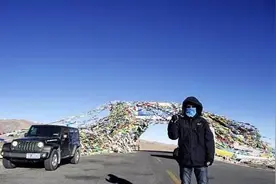 川藏线穷游女，为什么司机都愿意带？司机：是有条件的图片