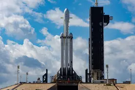 SpaceX猎鹰重型火箭将执行月球任务：2023年发射NASA寻水月球车图片