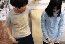 搞笑GIF：女汉子疯起来，是谁也拦不住的图片