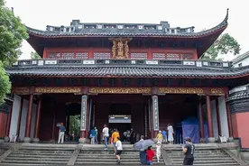 文保中国｜岳飞庙“精忠报国”背上刺 从此为国上战场图片