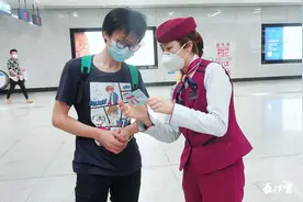 最新！学生持相关证明刷武汉通学生卡进站乘车不需代录入信息图片