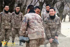 何谓战友？这种情谊，只有当过兵才会懂！图片