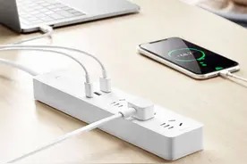 公牛推出65W PD快充插线板，完美支持iPhone13，笔记本也可以使用图片