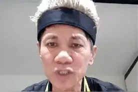 “卖鱼哥”网上爆红，获羽球国手球拍，还将拍电影图片