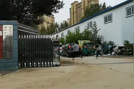 濮阳一民办学校部分学生在工厂里上课住宿，一个宿舍最多50多人，教育局：知道这个情况 允许暂时办学图片